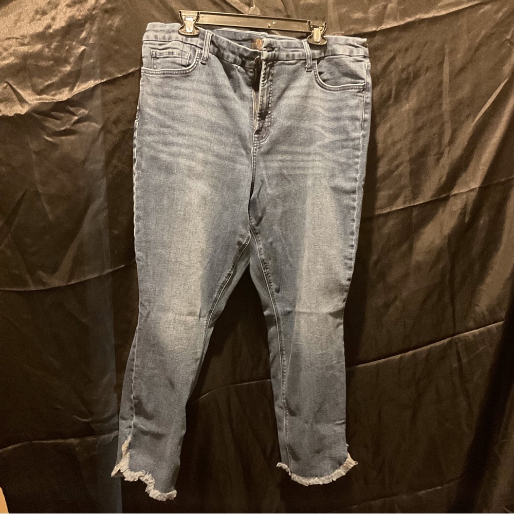 Jen 7 frayed ankle jeans